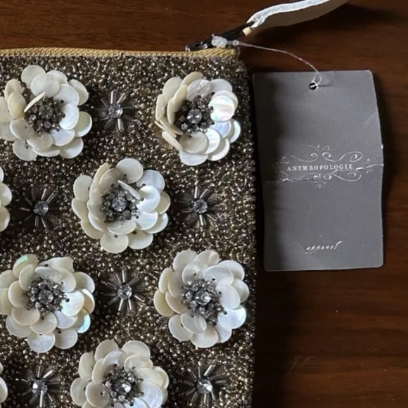 Anthropologie White Floral Beaded Evening Clutch Purse Shell Flowers - Picture 9 of 9